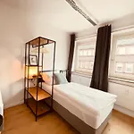 Neu Gruppenurlaub In Der Kieler Innenstadt