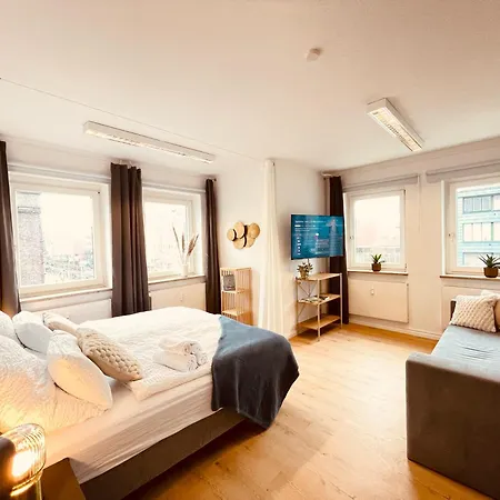 Neu Gruppenurlaub In Der Kieler Innenstadt *
