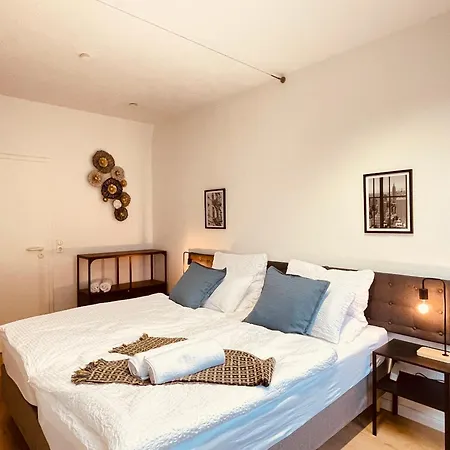 Neu Gruppenurlaub In Der Kieler Innenstadt * Kiel