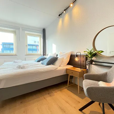 Neu Gruppenurlaub In Der Kieler Innenstadt *