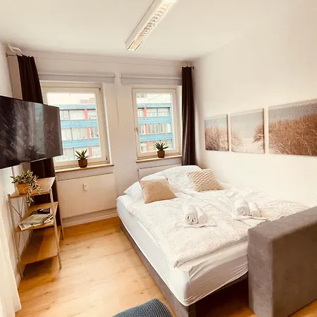 Neu Gruppenurlaub In Der Kieler Innenstadt *